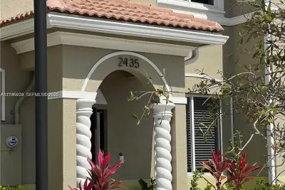 2435 SE 11th St, Homestead: photo 1 of 12
