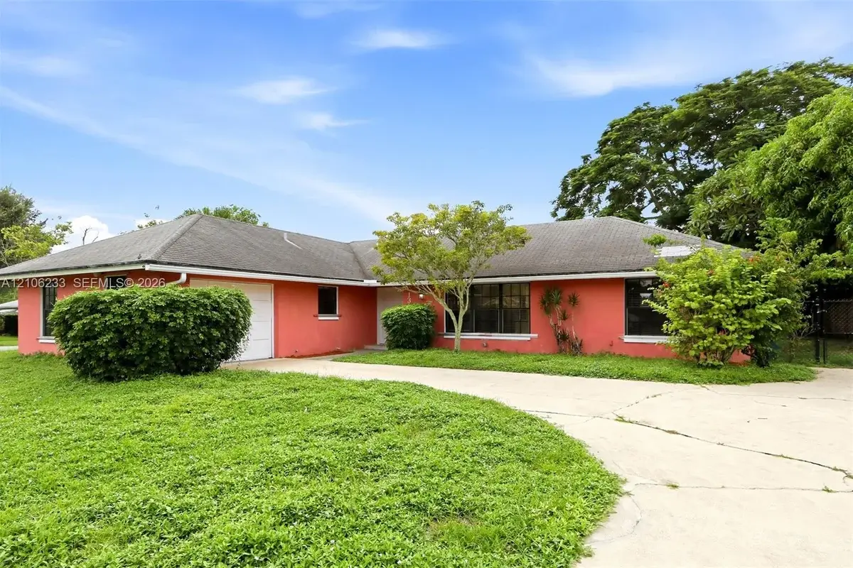 132 Santander Ct, Royal Palm Beach: photo 1 of 18