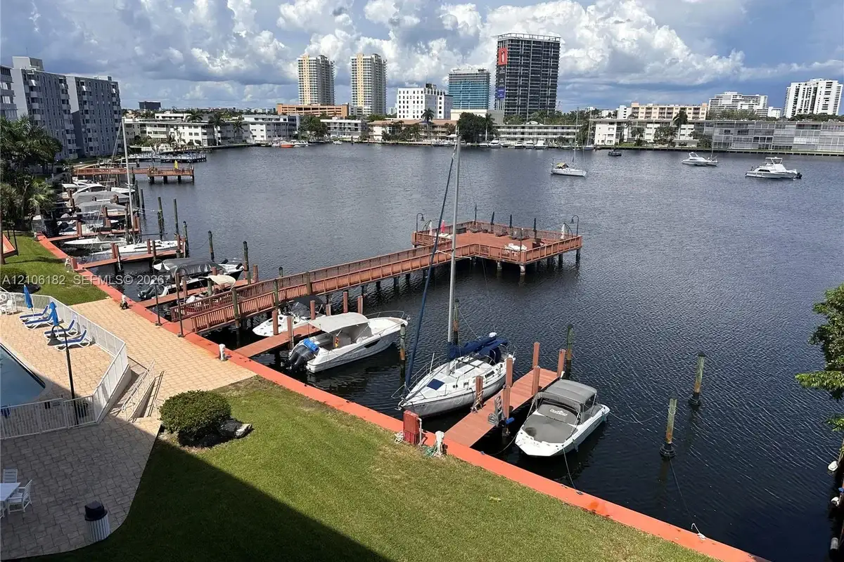 400 Golden Isles Dr #40, Hallandale Beach: photo 1 of 25