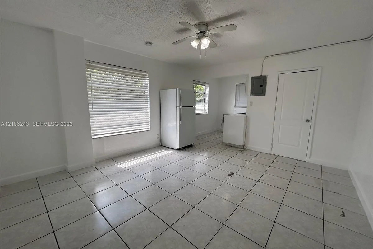 1843 Dewey St #124, Hollywood: photo 1 of 10