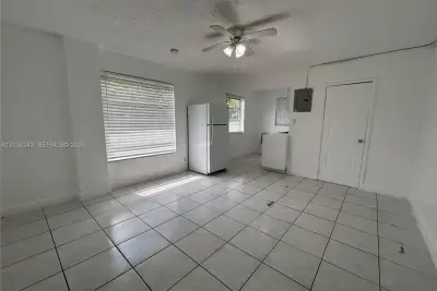 1843 Dewey St #124, Hollywood: photo 1 of 10