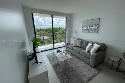 5350 NW 84th Ave #303, Doral: photo 1 of 7