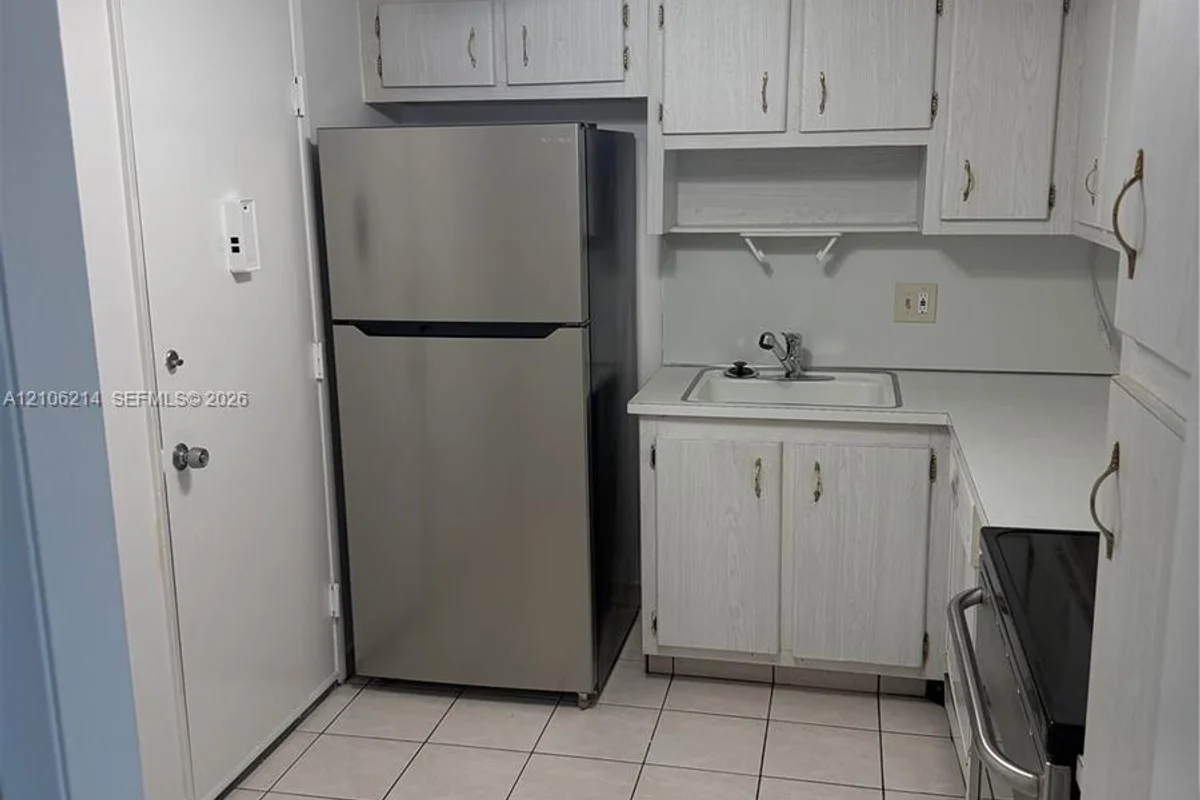 2841 NE 163rd St #305, North Miami Beach: photo 1 of 14