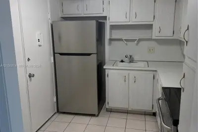 2841 NE 163rd St #305, North Miami Beach: photo 1 of 14