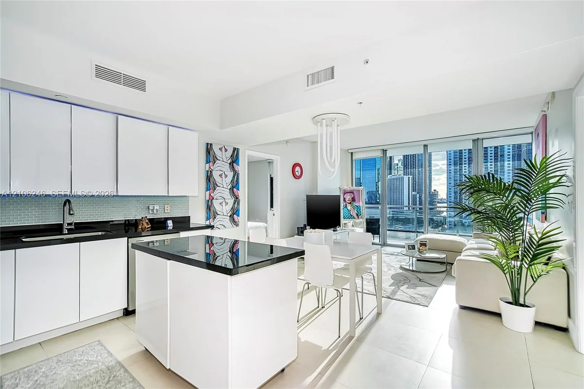 92 SW 3rd St #1511, Miami: photo 1 of 60