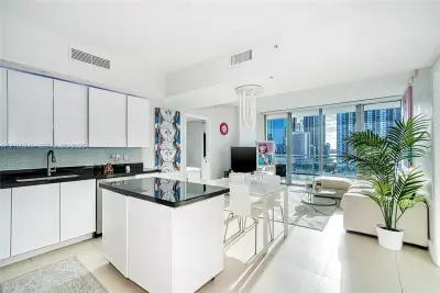 92 SW 3rd St #1511, Miami: photo 1 of 60