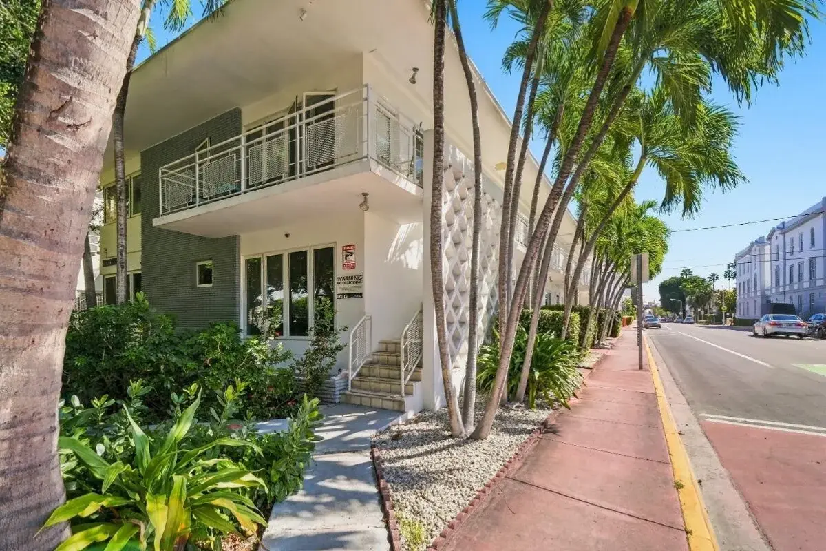 745 13th St #10, Miami Beach: photo 1 of 37