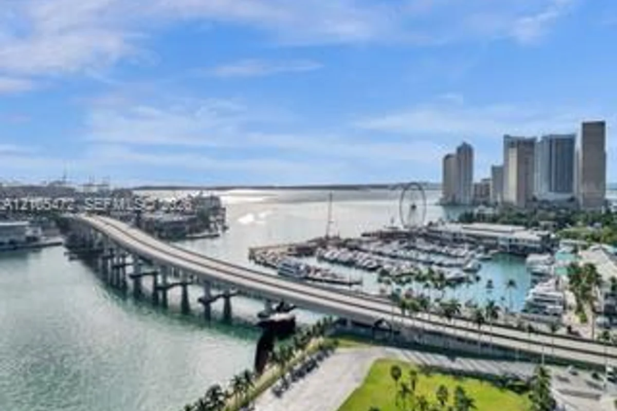 888 Biscayne Blvd #811, Miami: photo 1 of 33