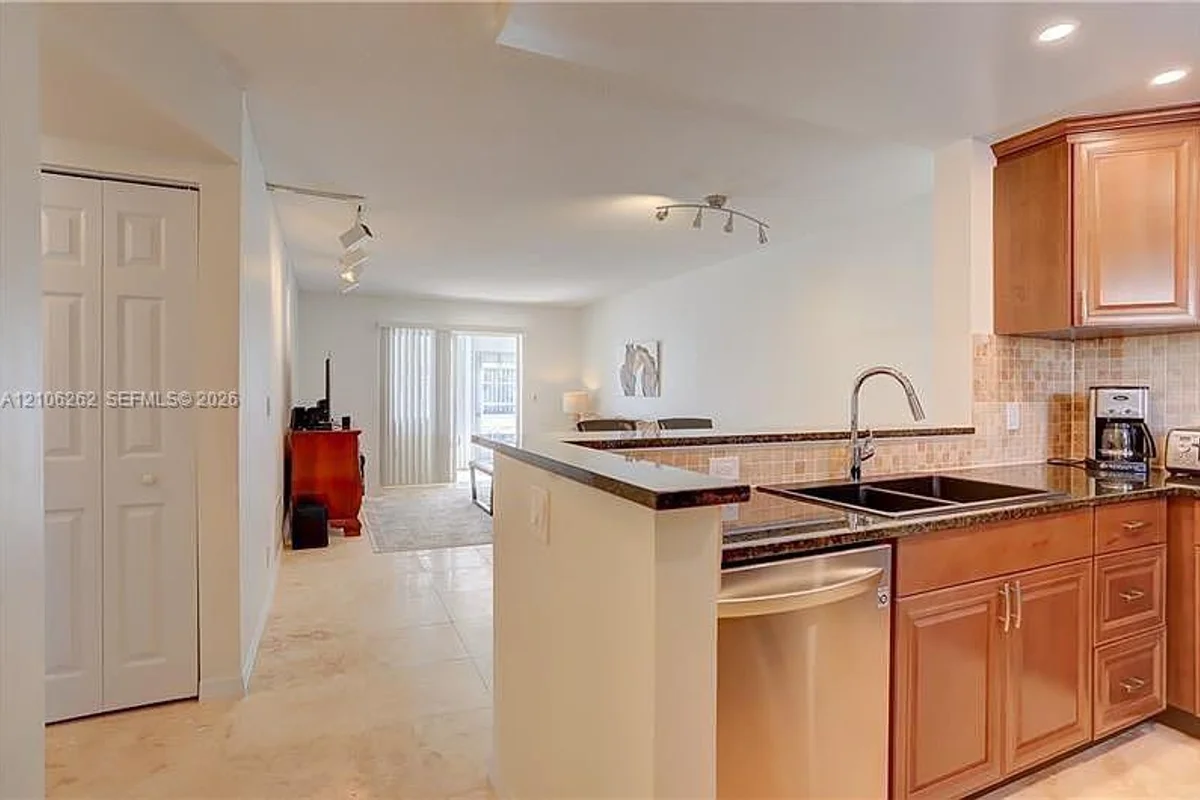2212 NE 1st Way #101, Boynton Beach: photo 1 of 22