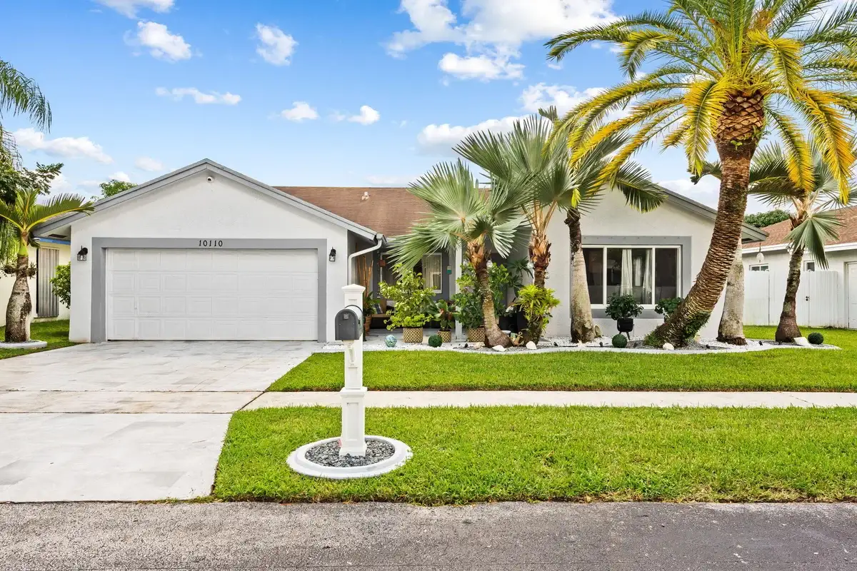 10110 SW 16th Pl, Davie: photo 1 of 29