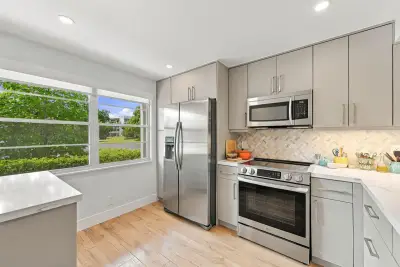 2802 Victoria Way #J1, Coconut Creek: photo 1 of 39