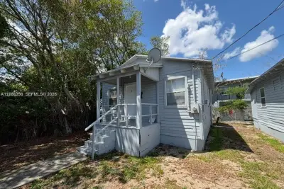 820 21st St, West Palm Beach: photo 1 of 18