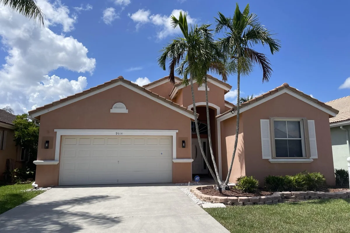9514 Lago Dr, Boynton Beach: photo 1 of 27