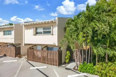 9043 Park Road Dr, Miami Shores: photo 1 of 27