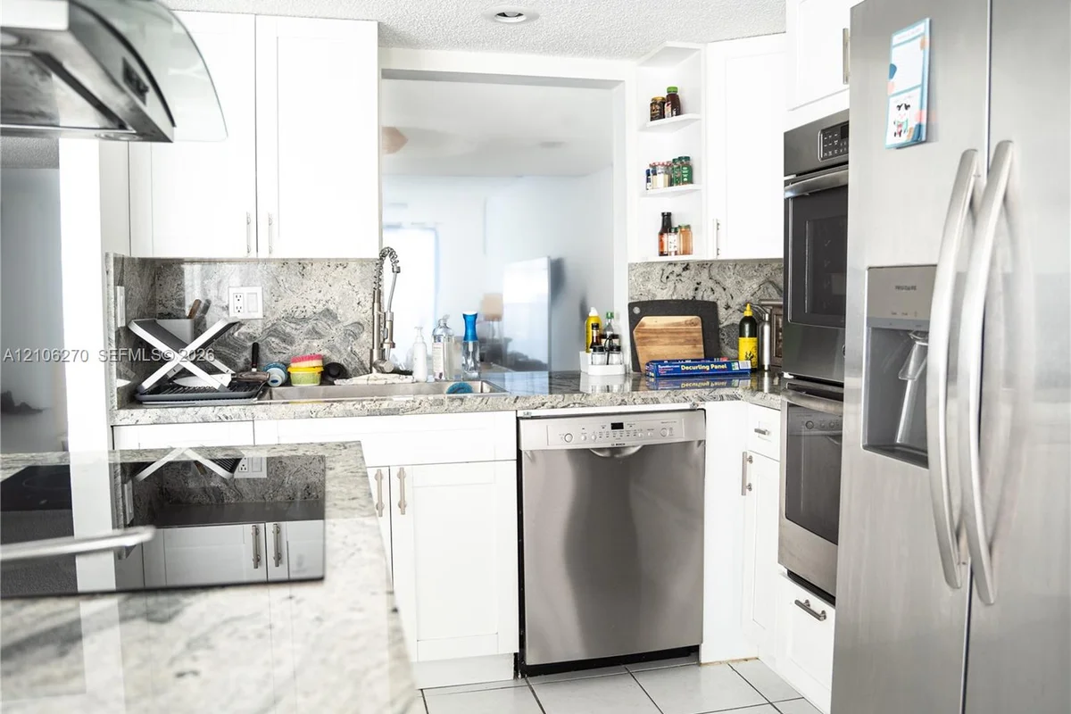 2410 NE 10th St #123, Hallandale Beach: photo 1 of 14