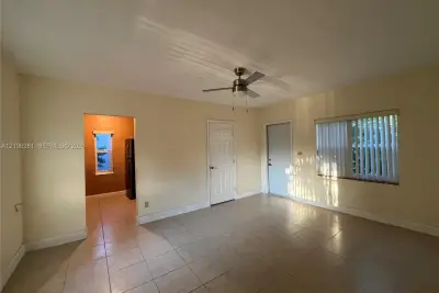 832 SW 31st Ave, Miami: photo 1 of 6