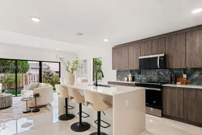 532 NW 14 Ct, Florida City: photo 1 of 15