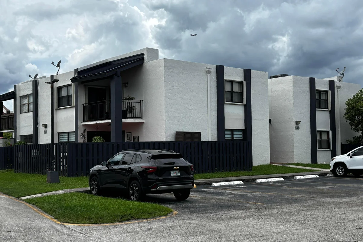 540 W Park Dr #101-1, Miami: photo 1 of 30