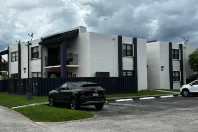 540 W Park Dr #101-1, Miami: photo 1 of 30