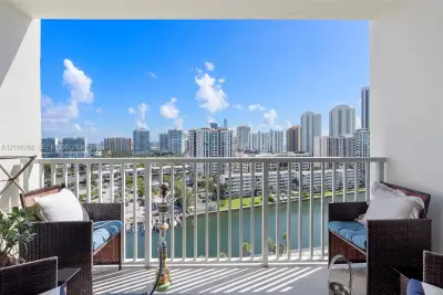 300 Bayview Dr #1503, Sunny Isles Beach: photo 1 of 38