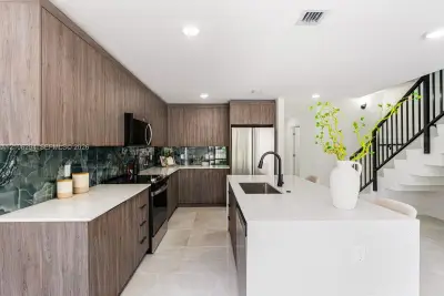 1420 NW 6 Ter, Florida City: photo 1 of 15