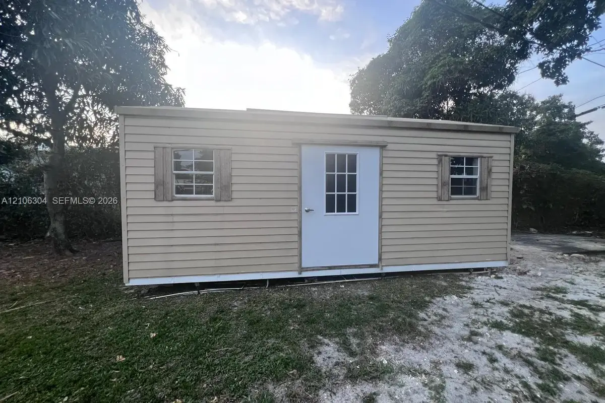 245 NW 117th St, Miami: photo 1 of 4