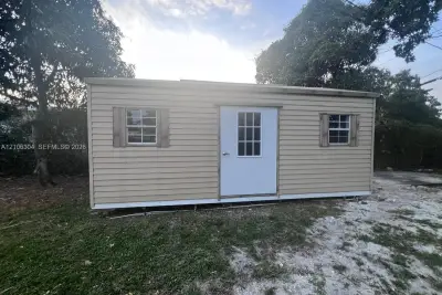 245 NW 117th St, Miami: photo 1 of 4