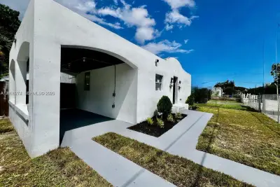 1601 NW 50th St, Miami: photo 1 of 34