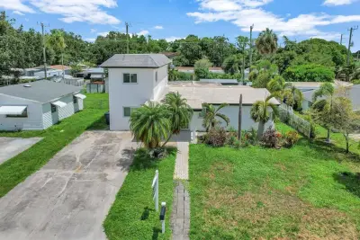 5615 Freedom St, Hollywood: photo 1 of 18