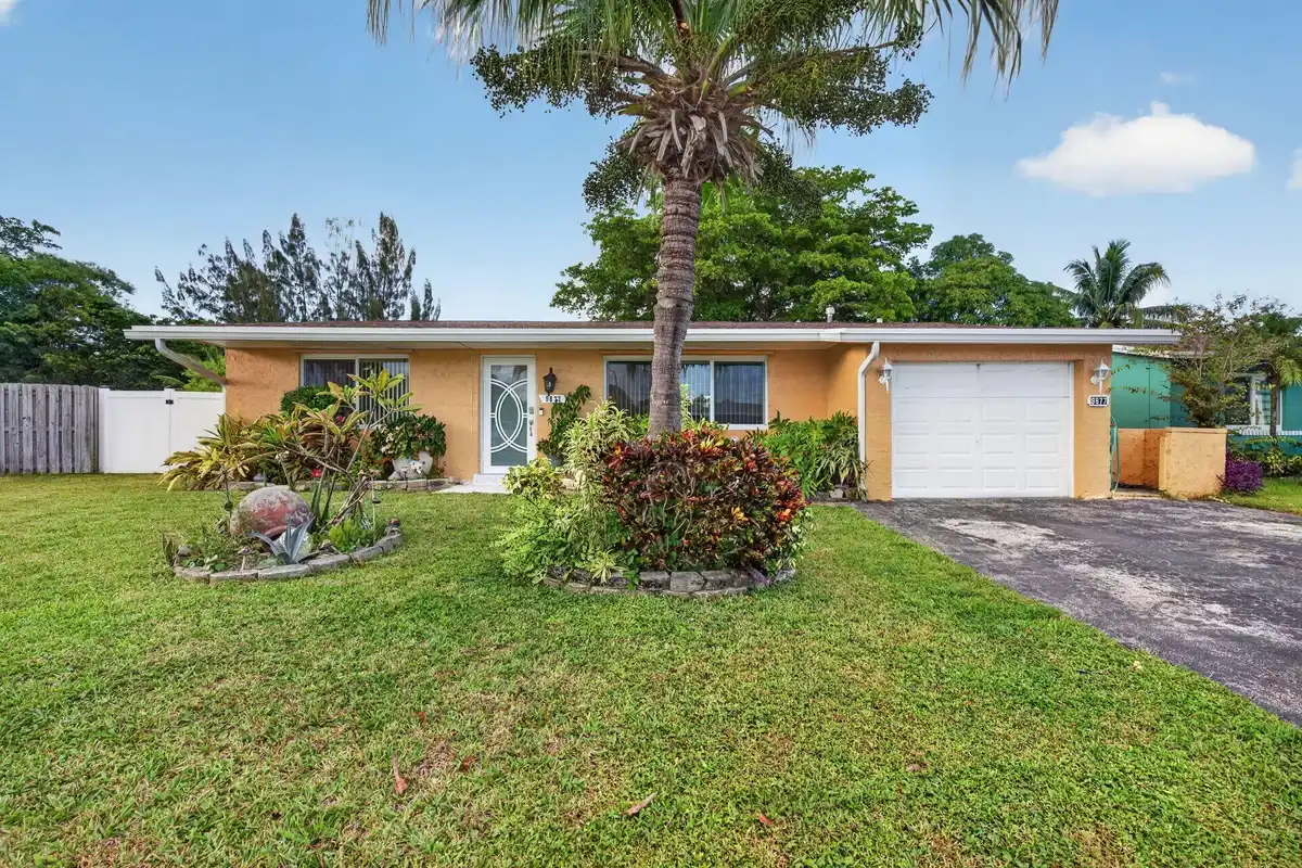 9877 NW 26th Pl, Sunrise: photo 1 of 32