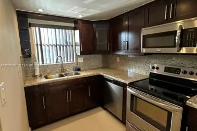 220 NW 87th Ave #K212, Miami: photo 1 of 10
