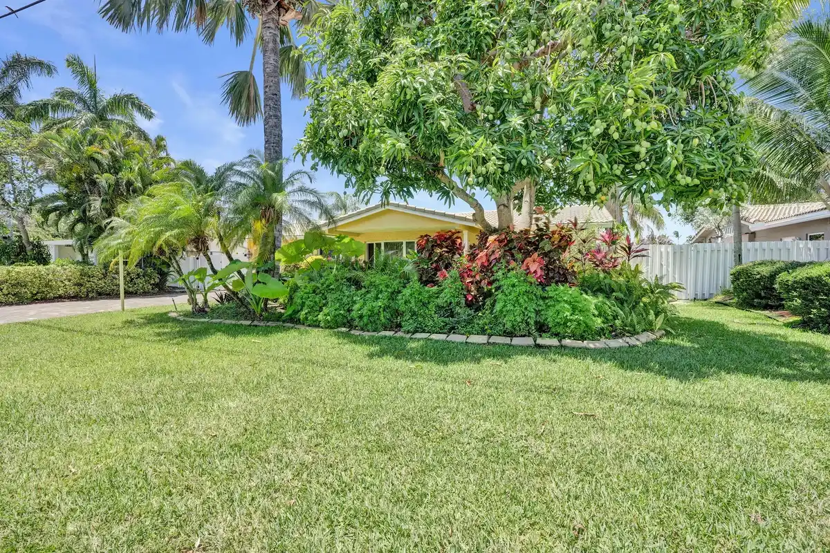 2265 SE 12th St, Pompano Beach: photo 1 of 27