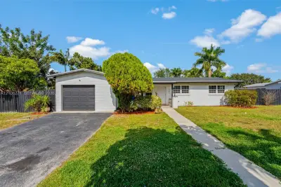 11041 NW 21st St, Pembroke Pines: photo 1 of 54