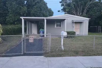 17961 NW 5th Ave, Miami Gardens: photo 1 of 10