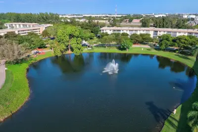 2201 Lucaya Bend #N1, Coconut Creek: photo 1 of 8