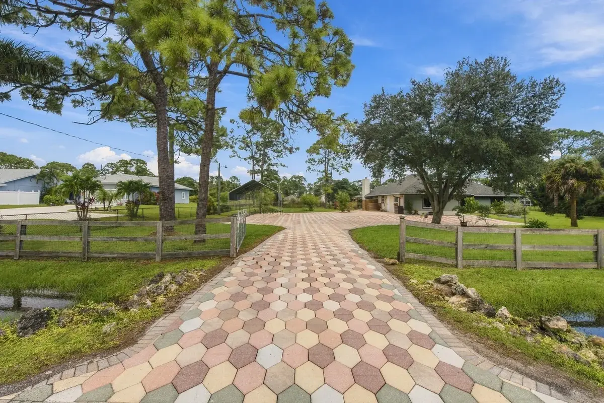 15107 97th Rd N, The Acreage: photo 1 of 59