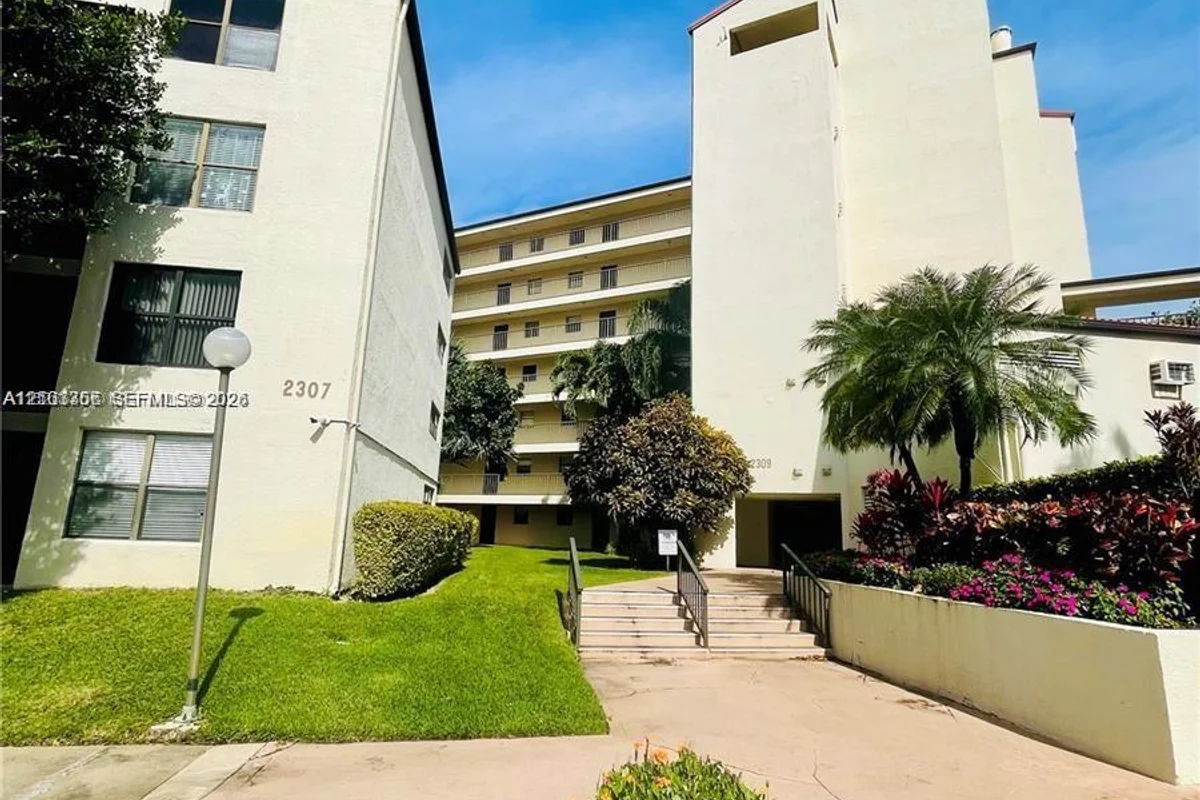 2309 S Cypress Bend Dr #113C, Pompano Beach: photo 1 of 37