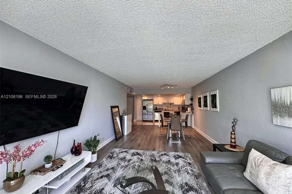 19370 Collins Ave #225, Sunny Isles Beach: photo 1 of 32