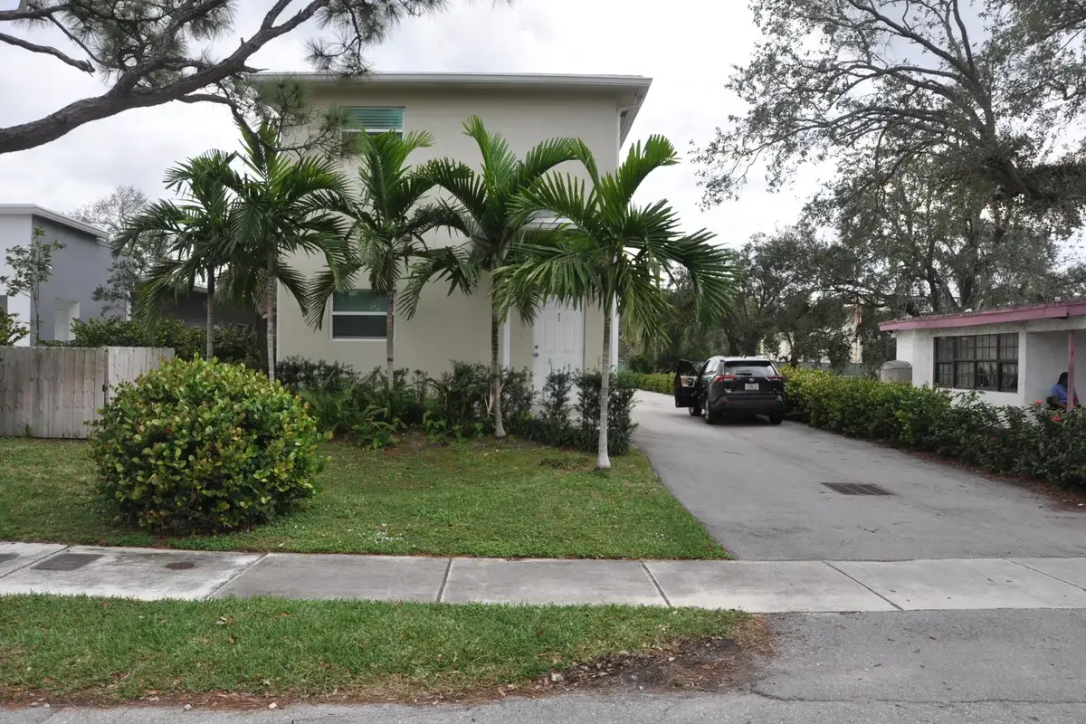 1216 NW 6th Ct #3, Fort Lauderdale: photo 1 of 11
