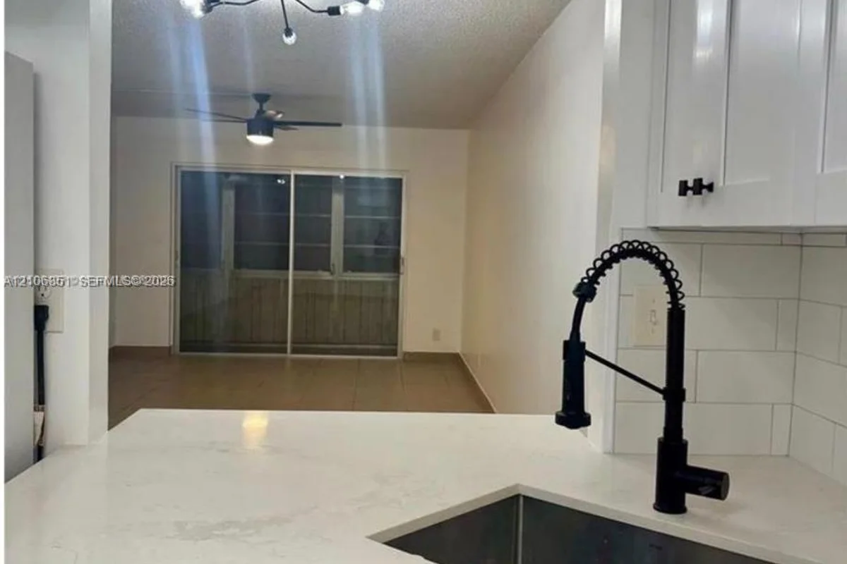 1801 NW 75th Ave #304, Plantation: photo 1 of 8