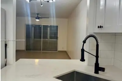 1801 NW 75th Ave #304, Plantation: photo 1 of 8