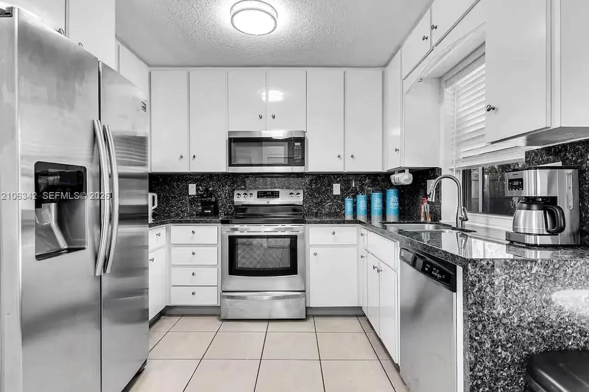 6291 Harding St, Hollywood: photo 1 of 17