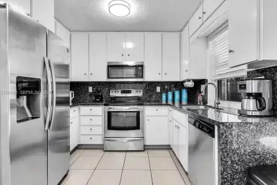 6291 Harding St, Hollywood: photo 1 of 17