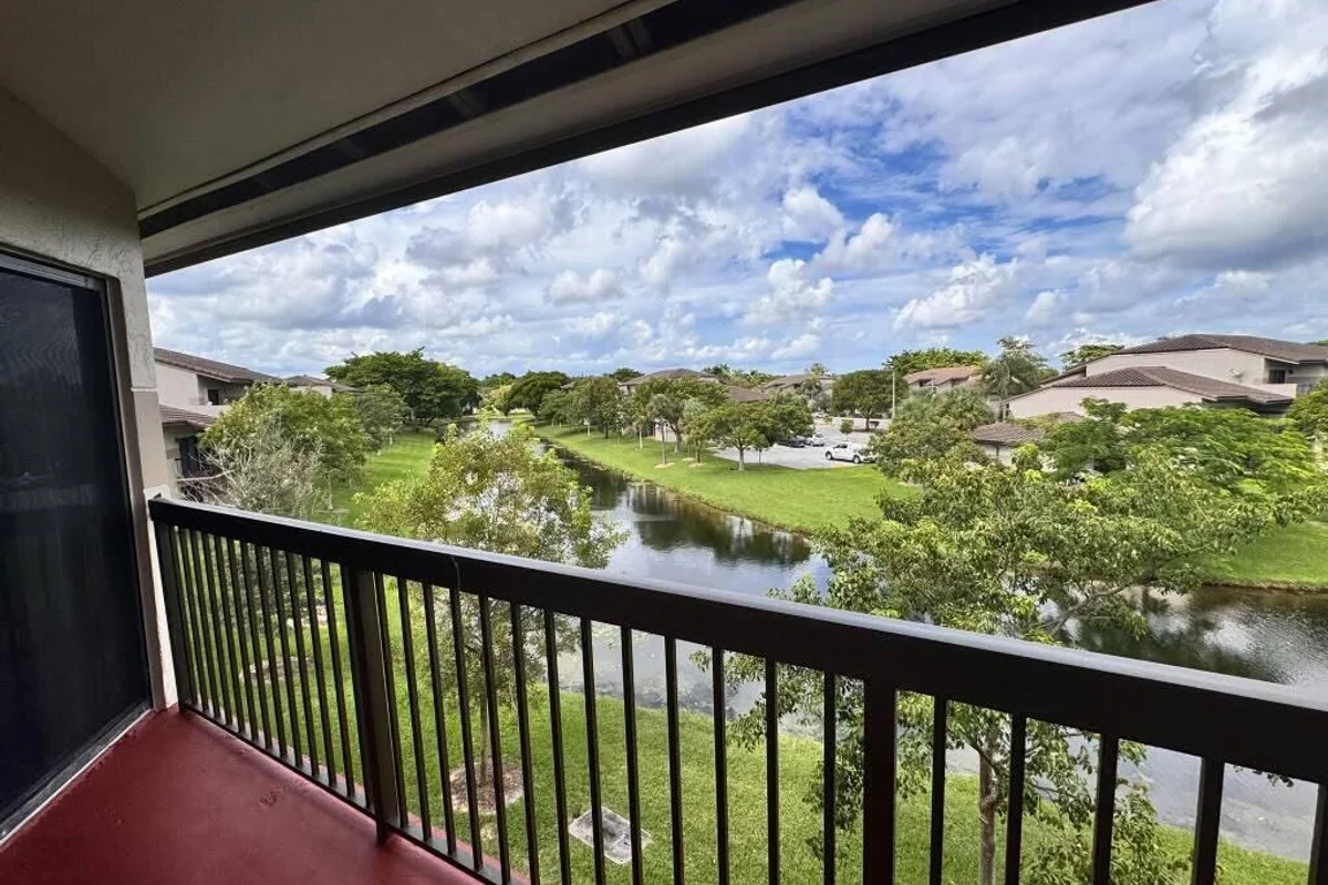 9887 Nob Hill Ct, Sunrise: photo 1 of 23