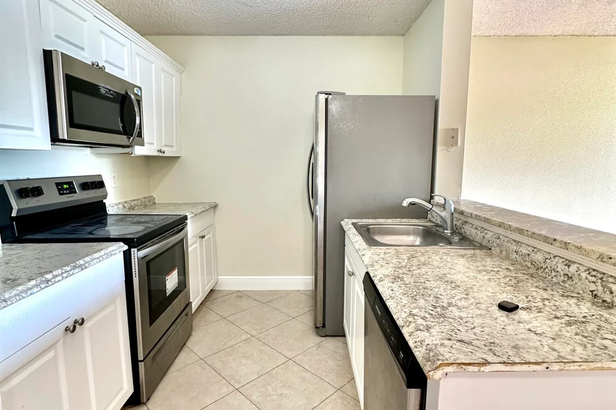 1405 Meadows Cir W, Boynton Beach: photo 1 of 19