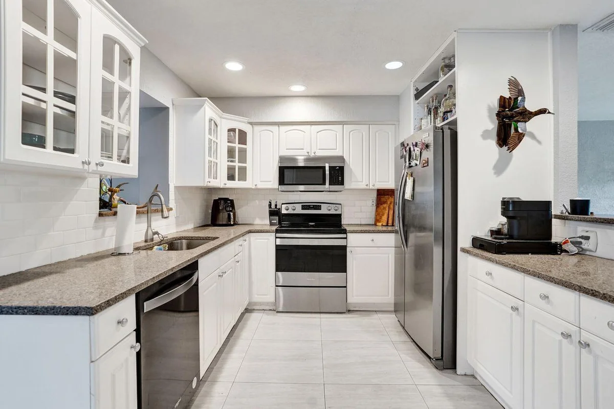 2359 Holly Ln, Palm Beach Gardens: photo 1 of 28