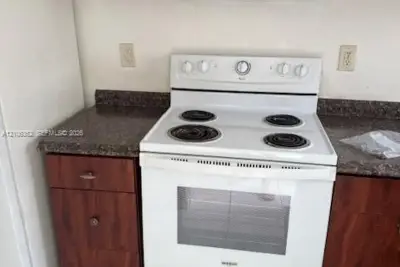 8430 NW 2, Miami: photo 1 of 9