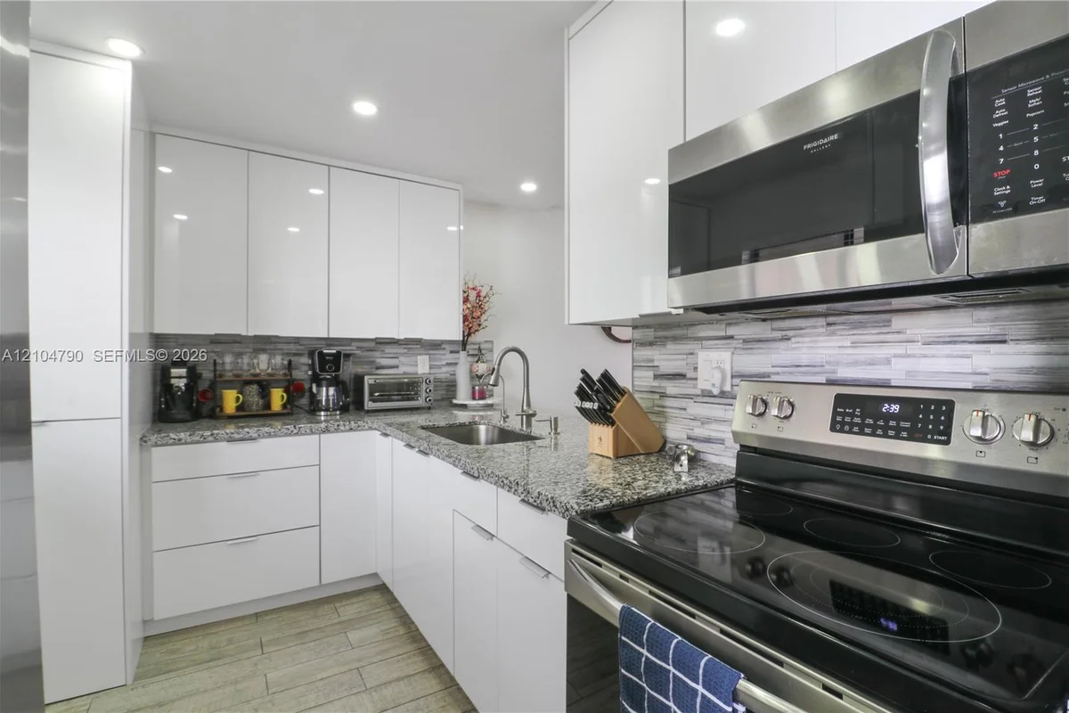 8075 SW 107th Ave #312, Miami: photo 1 of 56