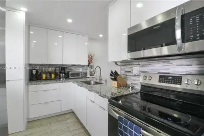 8075 SW 107th Ave #312, Miami: photo 1 of 56