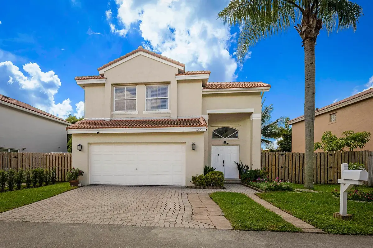 6666 Saltaire Ter, Margate: photo 1 of 40
